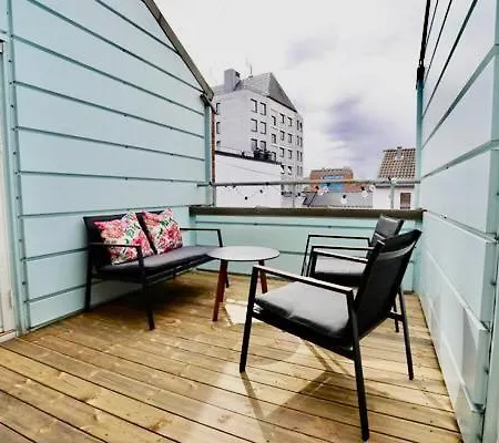 Fin leilighet midt i Porsgrunn sentrum, i rolig bygård, med heis, egen, veranda&85 Smart TV