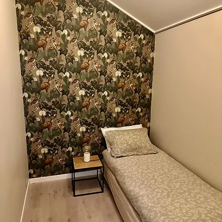 Fin leilighet midt i Porsgrunn sentrum, i rolig bygård, med heis, egen, veranda&85 Smart TV Porsgrunn
