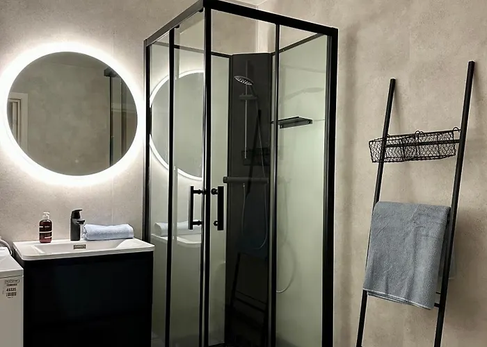 Sentral I Rolig Bygard, Med Heis, Egen, Veranda & 85