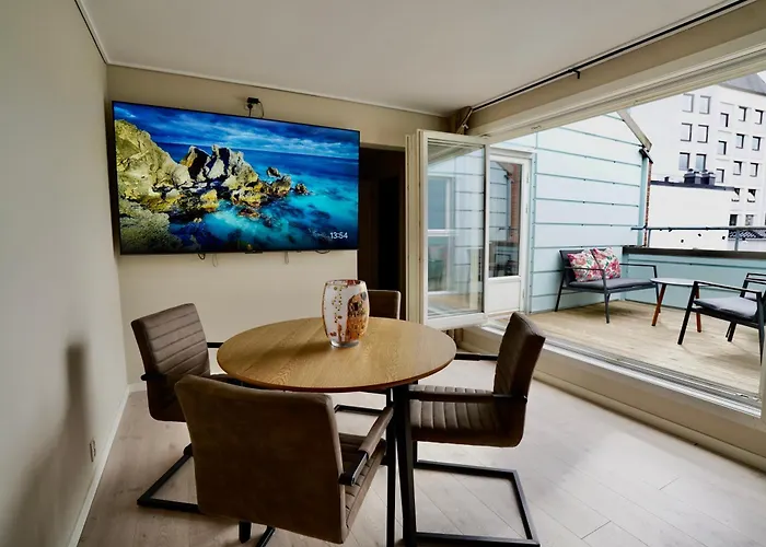 Sentral I Rolig Bygard, Med Heis, Egen, Veranda & 85