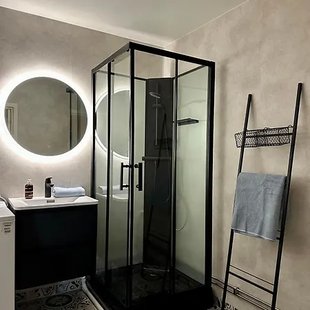 Sentral I Rolig Bygard, Med Heis, Egen, Veranda & 85