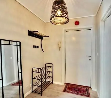 Apartament Fin Midt I Sentrum, I Rolig Bygard, Med Heis, Egen, Veranda & 85