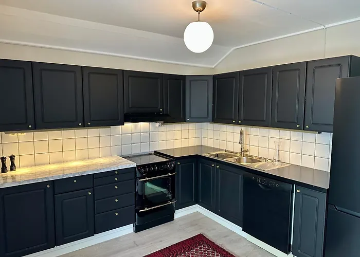 Sentral I Rolig Bygard, Med Heis, Egen, Veranda & 85