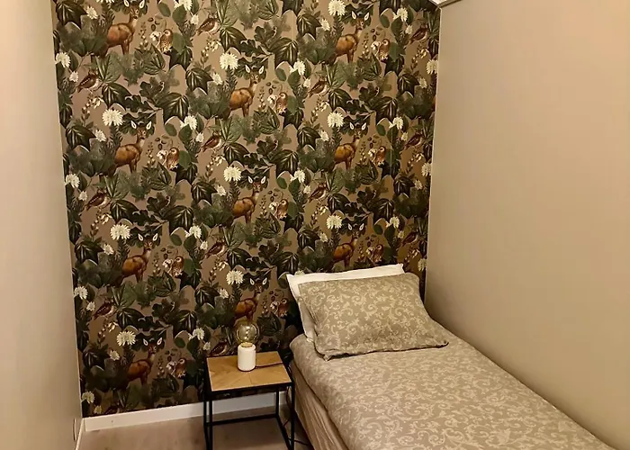 Sentral I Rolig Bygard, Med Heis, Egen, Veranda & 85